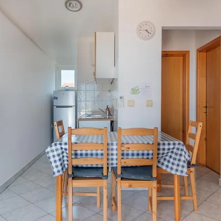 Rasin Apartments Apartment