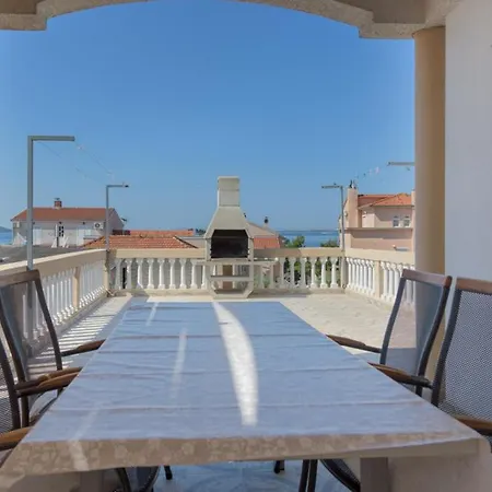 Rasin Apartments Apartment