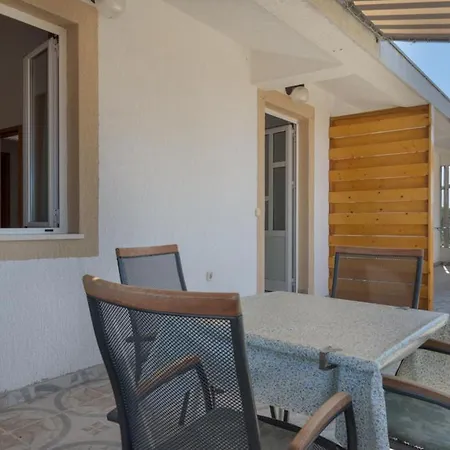 Rasin Apartments Pakoštane