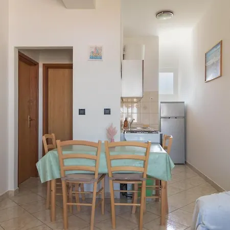 Rasin Apartments *