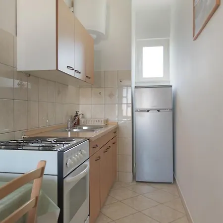 Rasin Apartments *