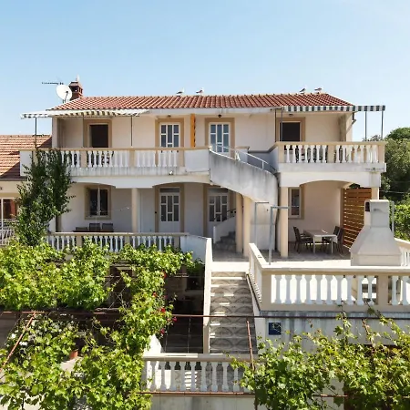 Rasin Apartments