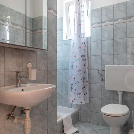 Rasin Apartments Apartment