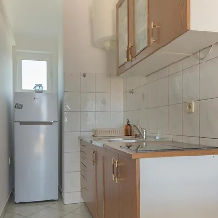 Rasin Apartments *