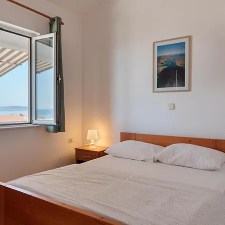 Rasin Apartments *