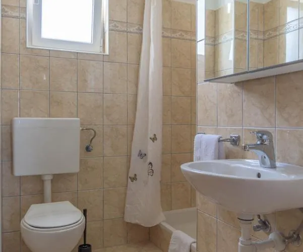 Rasin Apartments * Pakoštane